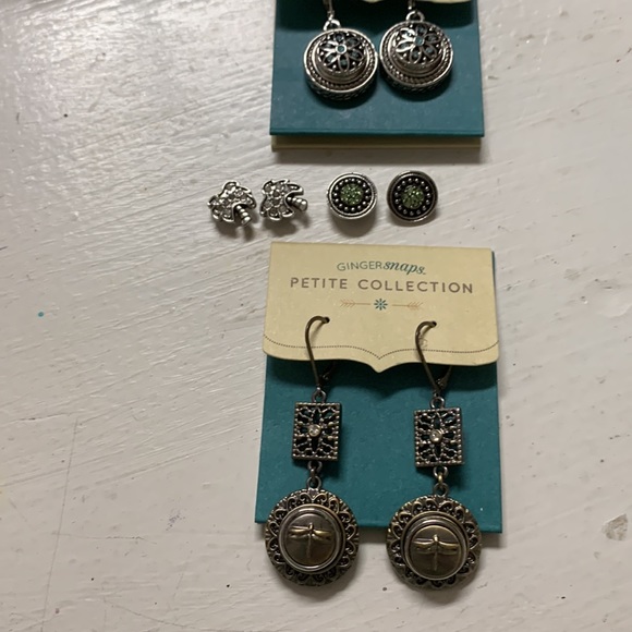 Set of 2 pair leverback earrings with 4 pair Ginger Snap snaps.  NWT - Picture 2 of 5
